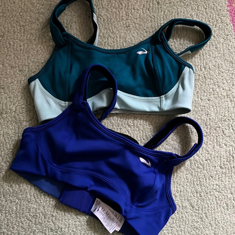 Pair of Brooks 32B sports bras